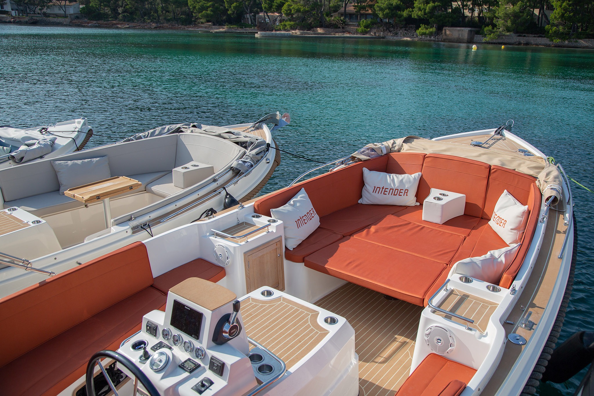 Interboat Intender 820 thumbnail 2