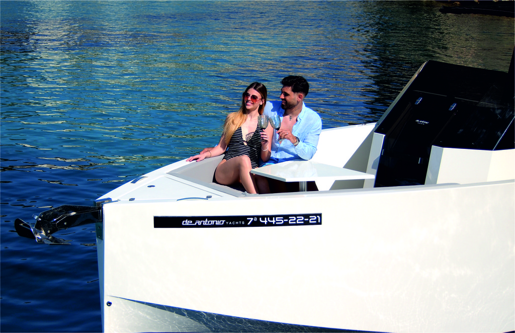 De Antonio Yachts D28 Open thumbnail 2