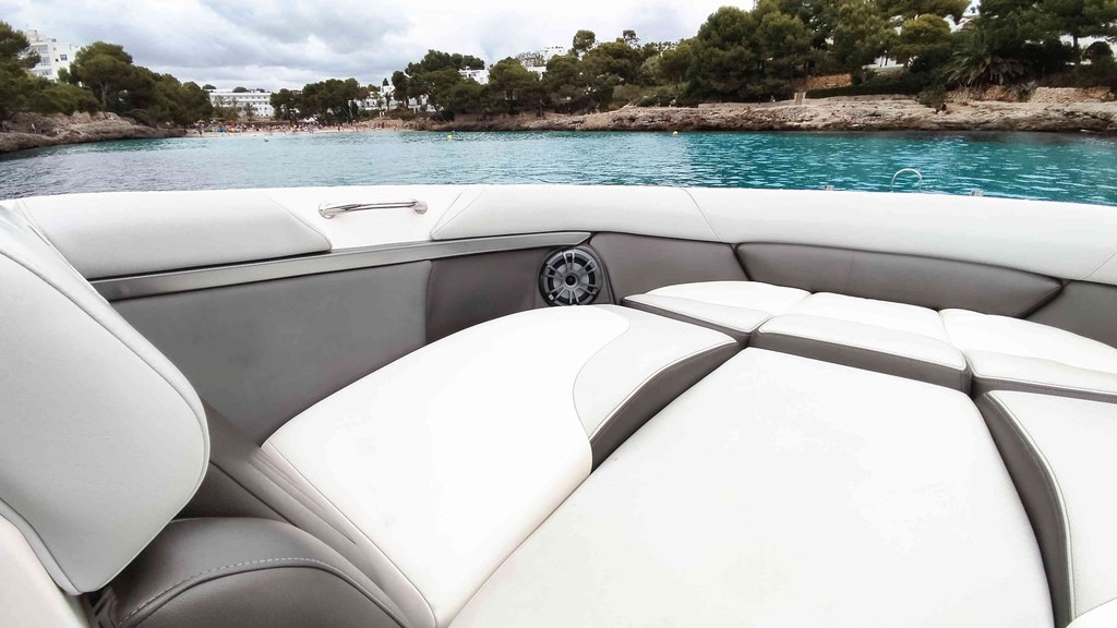 Regal 2700 thumbnail 2